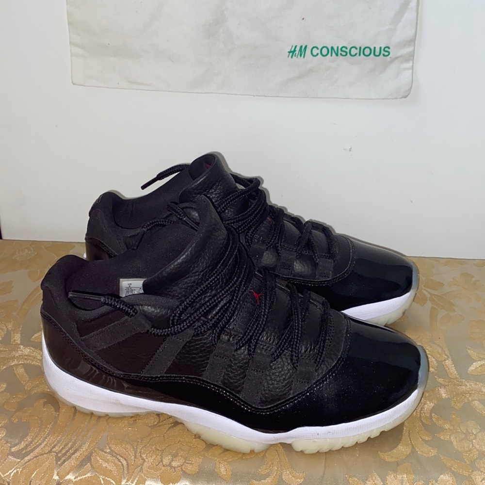 Size 9 Retro Jordan 11s